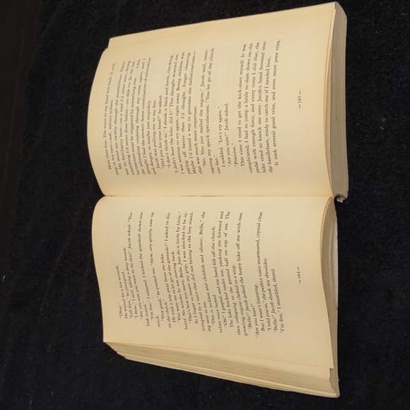 VERY USED NEW MOON PAPERBACK BOOK 2ND BOOK IN TWILIGHT SERIES HAS WEAR - Picture 9 of 15